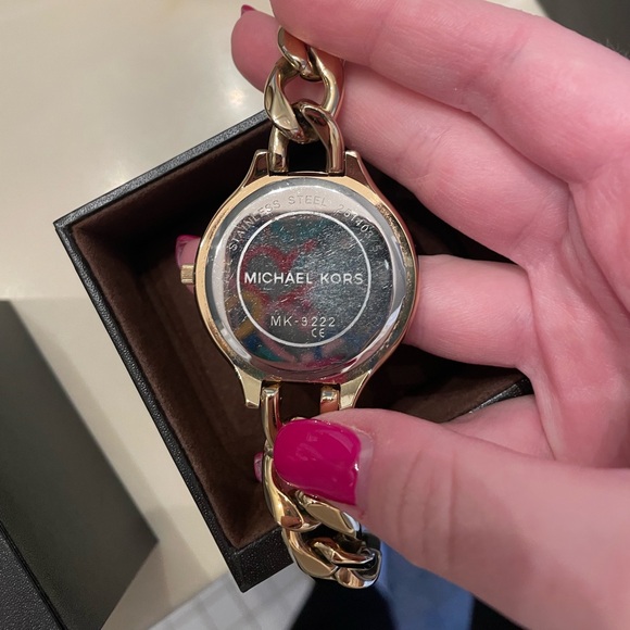 Michael Kors Slim Runway Watch Gold-tone Stainless Steel 42mm - Picture 5 of 6